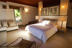 슈피리어룸 | 고급 침구, 오리/거위털 이불, 각각 다른 스타일의 인테리어, 각각 다르게 가구 비치