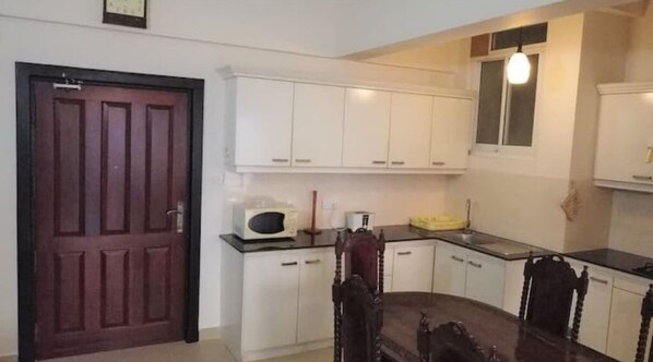 Fridge, microwave, stovetop, electric kettle