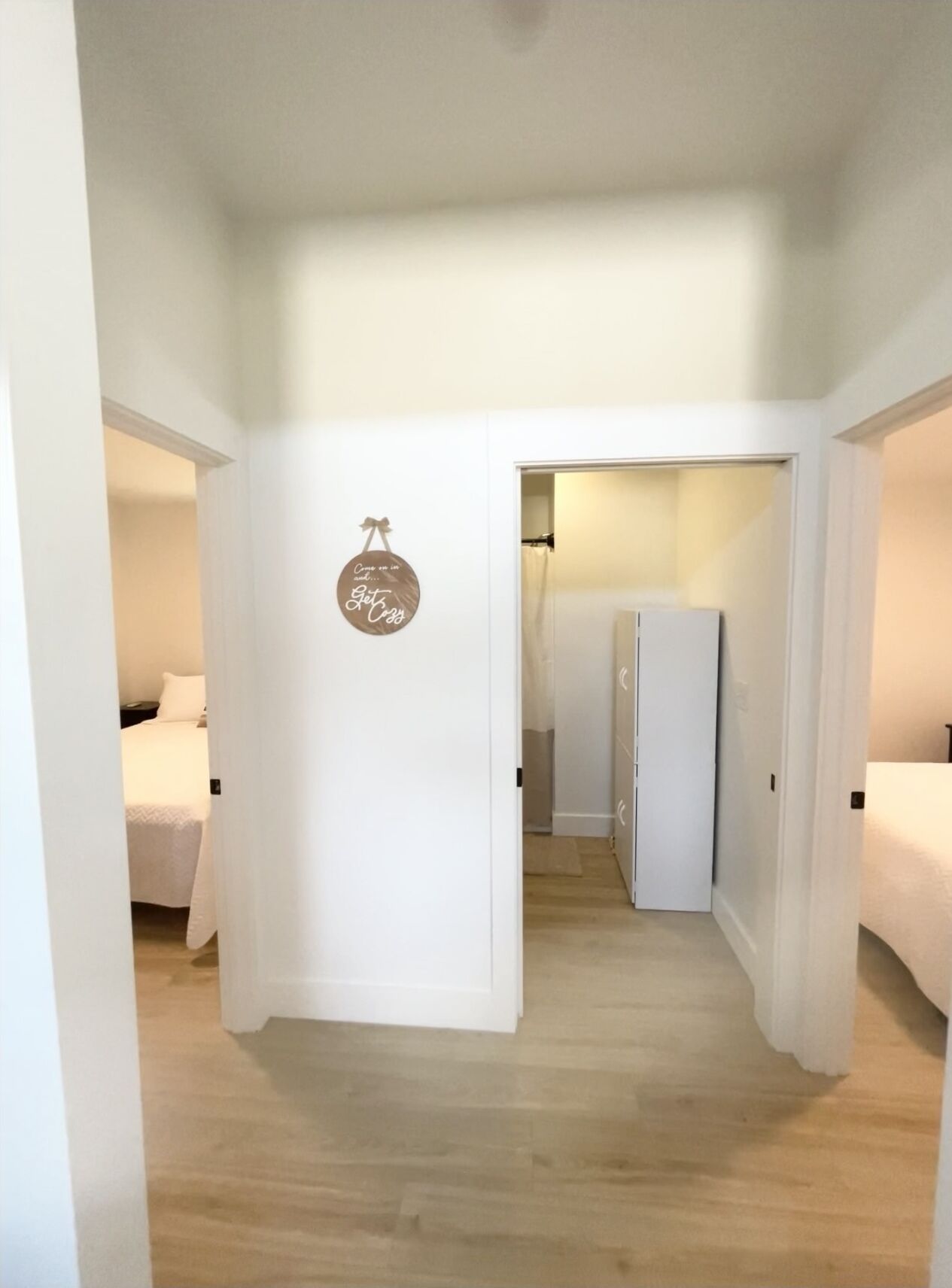 2 habitaciones, tabla de planchar con plancha, wifi y ropa de cama 