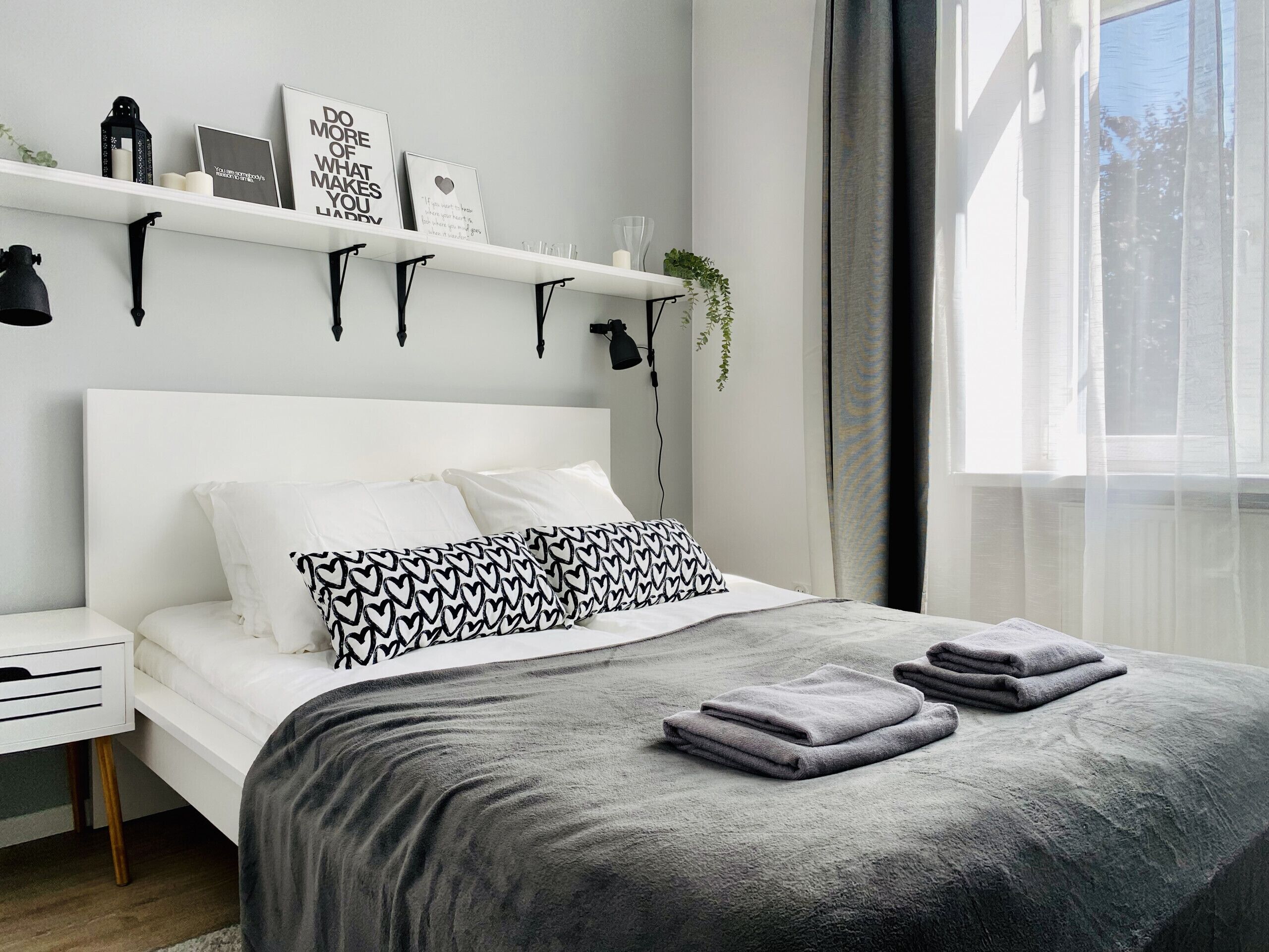 Iron/ironing board, free WiFi, bed sheets