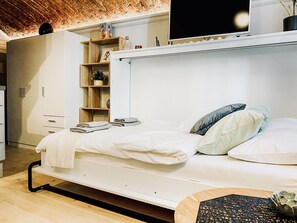 Iron/ironing board, free WiFi, bed sheets