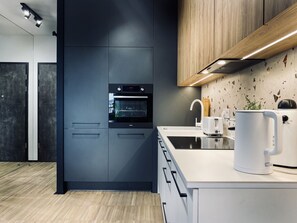 Fridge, oven, dishwasher, coffee/tea maker