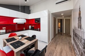 Fridge, microwave, dishwasher, coffee/tea maker