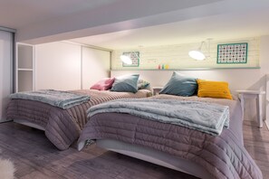 Tabla de planchar con plancha, wifi gratis y ropa de cama 