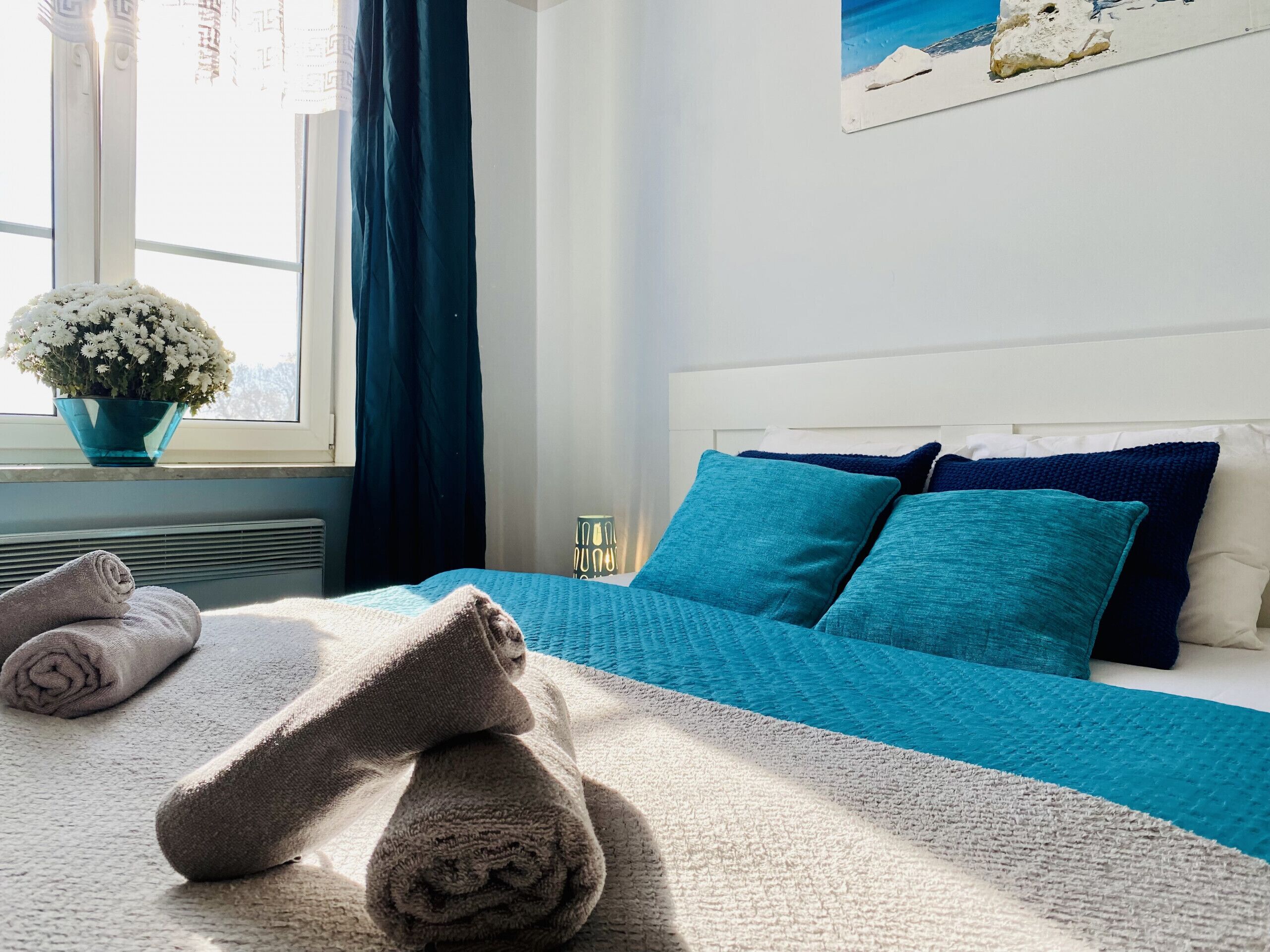 Tabla de planchar con plancha, wifi gratis y ropa de cama 