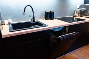 Kühlschrank, Mikrowelle, Geschirrspüler