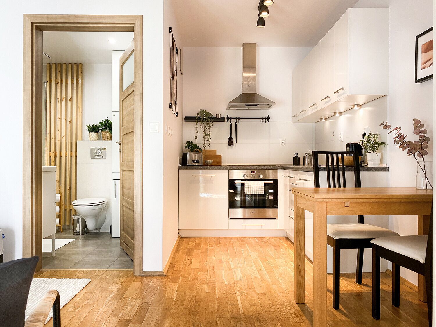 Kylskåp, ugn, vattenkokare och brödrost