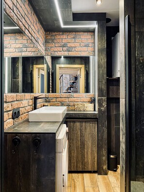 シャワー、ヘアドライヤー、タオル、石鹸