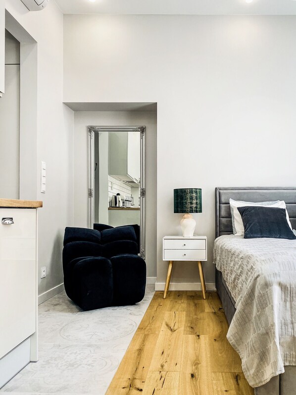 Iron/ironing board, free WiFi, bed sheets