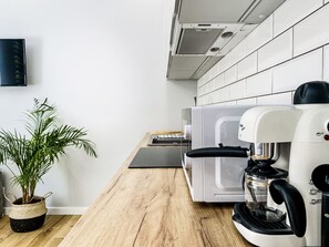 Fridge, microwave, dishwasher, coffee/tea maker