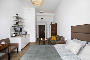 Iron/ironing board, free WiFi, bed sheets