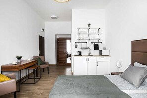 Iron/ironing board, free WiFi, bed sheets