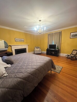 5 bedrooms, iron/ironing board, travel cot, WiFi