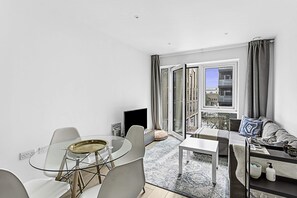 Apartamento básico, 1 cama King e sofá-cama | Opções para refeição