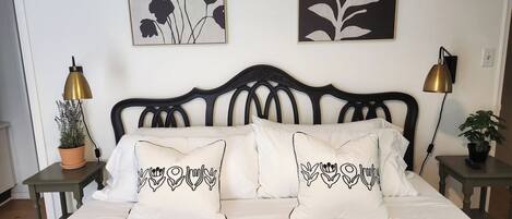 2 bedrooms, iron/ironing board, WiFi