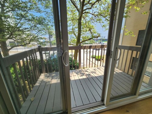 Retro Retreat- Block from Ocean Casino and Waterpark