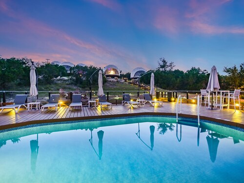 Unique & Plush Eco-Glamping Resort in TX Hill country!