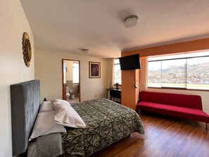 3 bedrooms, iron/ironing board, free WiFi, bed sheets - bonito departamento (Cusco)
