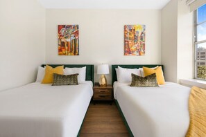 4 habitaciones, tabla de planchar con plancha y ropa de cama 