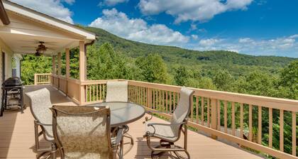 Hendersonville Retreat w/ Mtn Views & Deck!