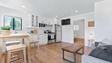 Fridge, microwave, oven, coffee/tea maker