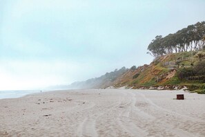 Una spiaggia nelle vicinanze