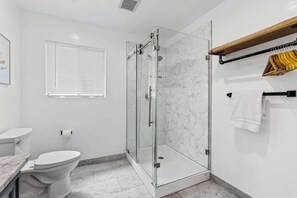 Shower, hair dryer, towels, shampoo