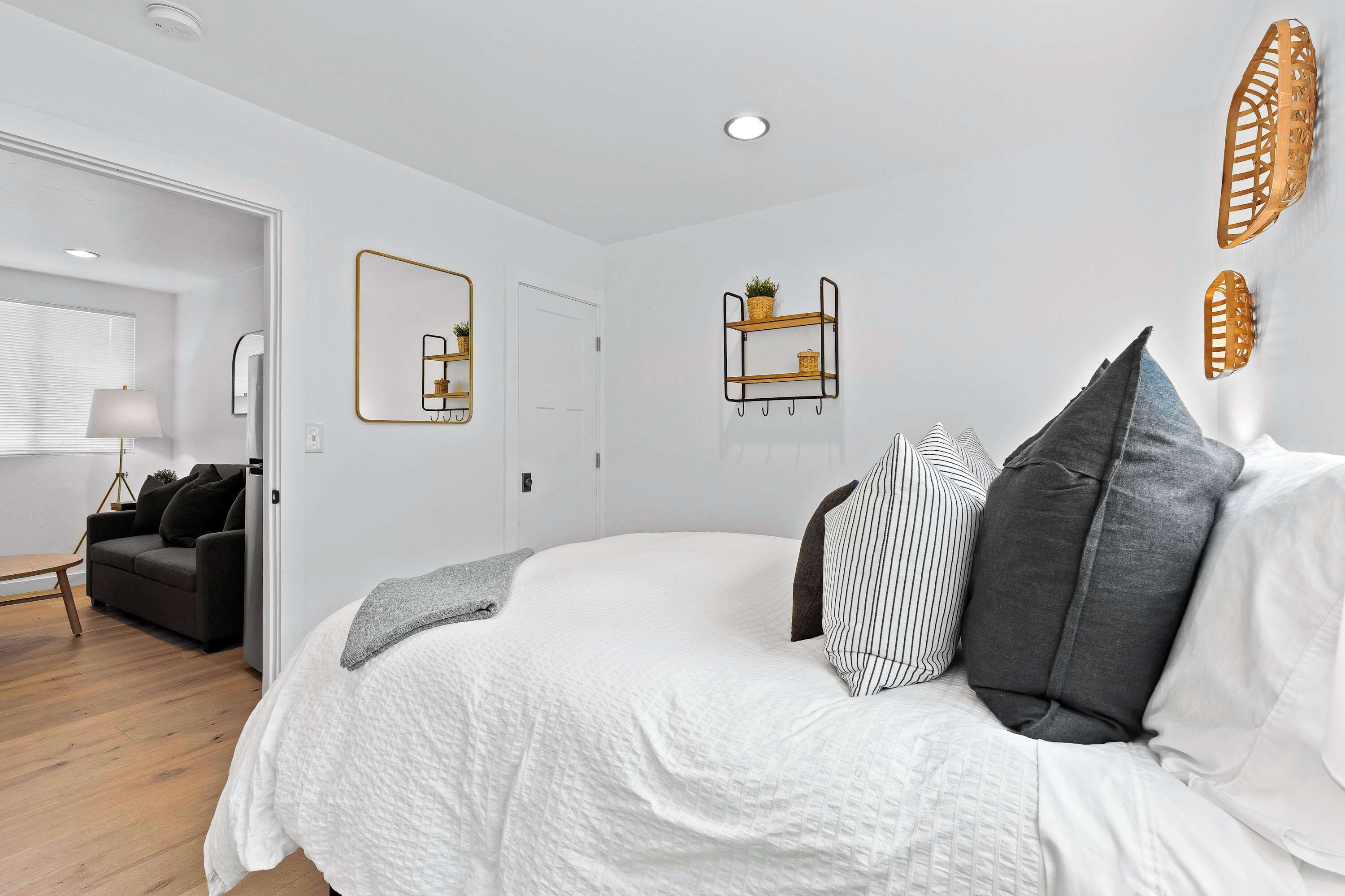 1 bedroom, travel cot, WiFi, bed sheets