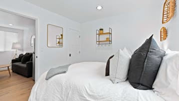 1 bedroom, travel cot, WiFi, bed sheets