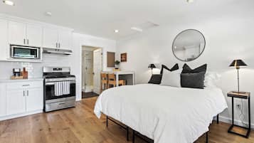 1 bedroom, travel cot, WiFi, bed sheets