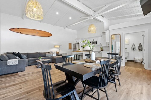 Manresa Surf House -2 bedroom- Hot Tub- Fire Pits