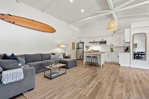 TV, offices - Manresa Surf House -2 bedroom- Hot Tub- Fire Pits (La Selva Beach)