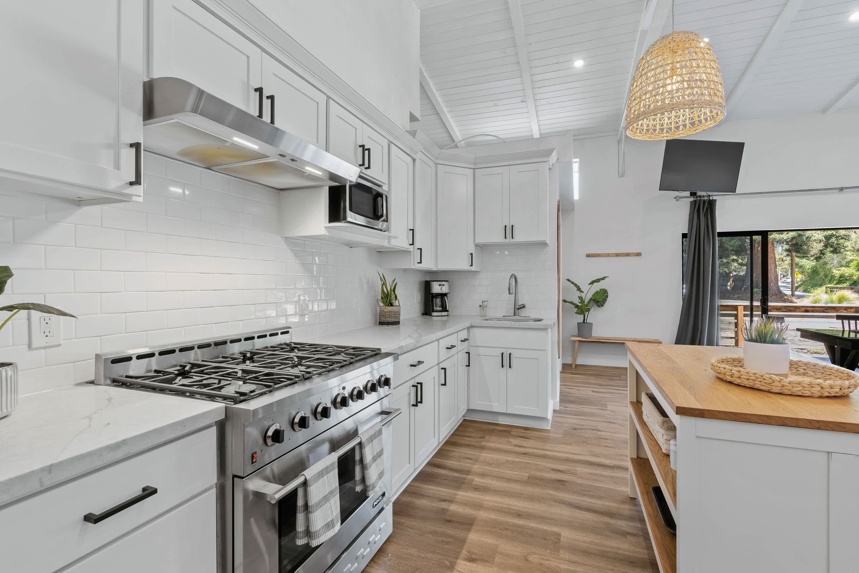 Geladeira, micro-ondas, fogão, cooktop