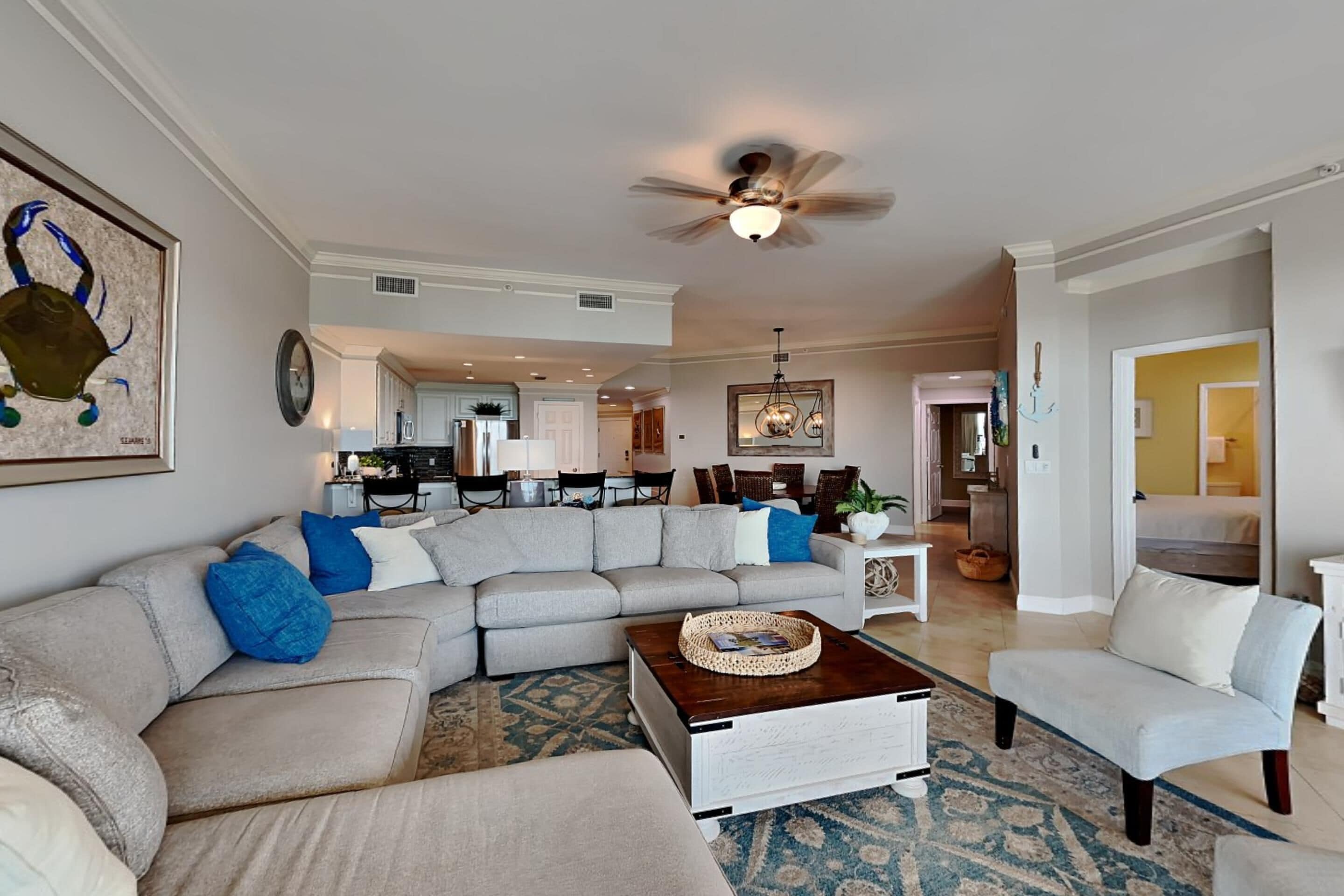 公寓式客房, 多张床, 阳台, 海洋景观 (#401 - No Pets Allowed) | 起居区 | 电视