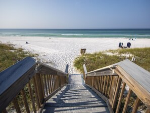 بالقرب من الشاطئ