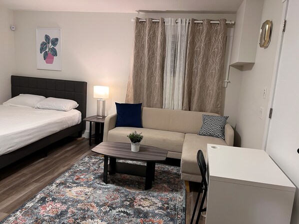 1 dormitorio, tabla de planchar con plancha, wifi y ropa de cama