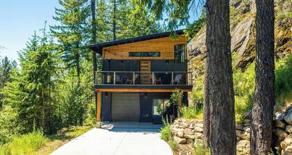 Family-Friendly Home Near Schweitzer Shuttle with Breathtaking Views