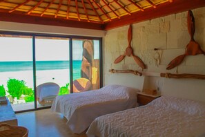 4 bedrooms, free WiFi, bed sheets - Therasia Luxury Beachfront Retreat (Dzemul)