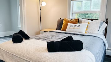 3 bedrooms, desk, iron/ironing board, free WiFi