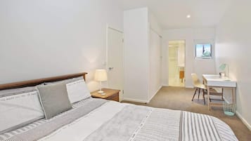 3 habitaciones, tabla de planchar con plancha, wifi y ropa de cama