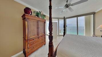 Condo (2 Bedrooms) | Property amenity