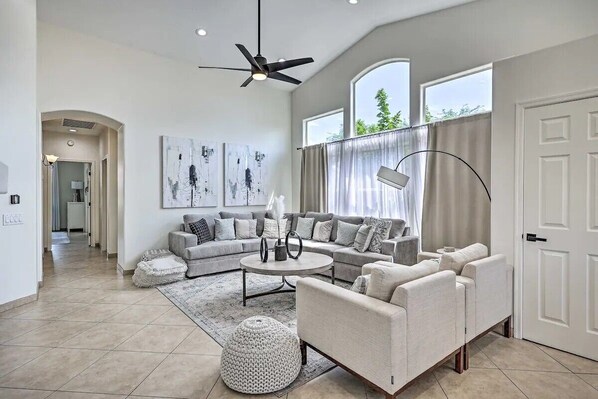 Living area - Hello Sunshine! Private Heated Pool Included! (Scottsdale)