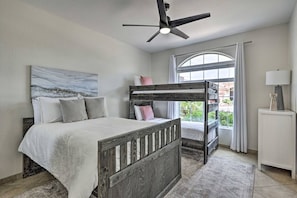 5 bedrooms, WiFi, bed sheets - Hello Sunshine! Private Heated Pool Included! (Scottsdale)