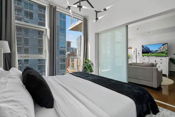 2 habitaciones, escritorio, tabla de planchar con plancha y wifi gratis