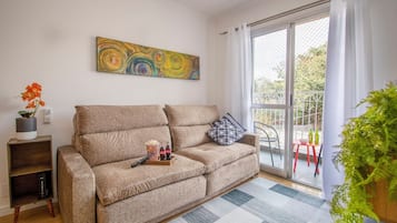 Basic Apartment | Living area