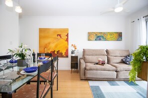 Basic Apartment | Living area
