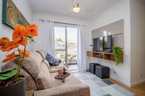 Basic Apartment | Living area - 3 Bedrooms - Modern - Close to the Mall (São Paulo)