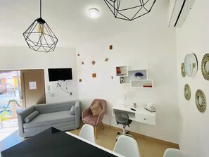 Interior - Alojamiento Entero: Suite con Entrada Independiente. ¡ideal Para Parejas! (Puerto Vallarta)