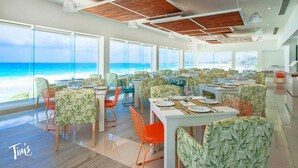 Dining - Beachfront – 8BR/6bth – Penthouse Combo #312 (Cancun)