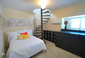 6 bedrooms, desk, iron/ironing board, travel cot